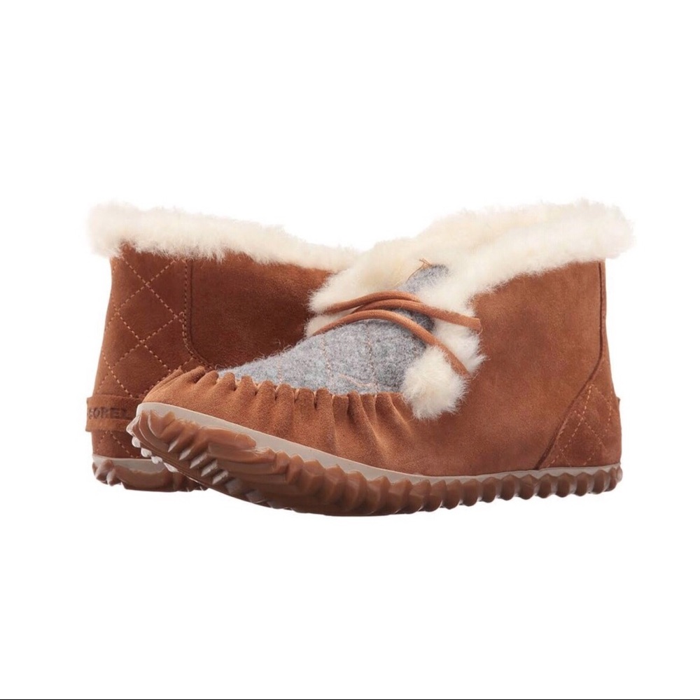 SOREL Out & About slipper moccasins- size 8